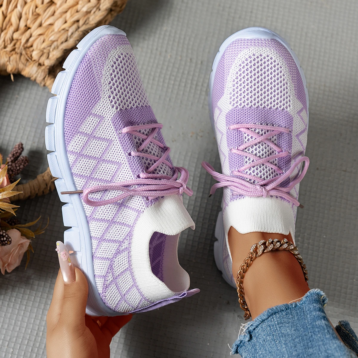 Knit Fabric Lace Up Sneakers - أحذية رياضية نسائية محبوكة بنمط المعين،