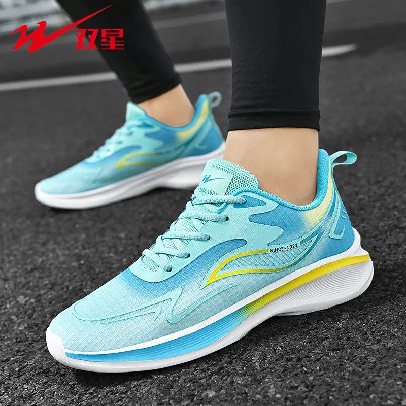 أحذية رياضية مريحة للترفيه في  - مراجعة Shock Absorbing Gym Trainers وسعره