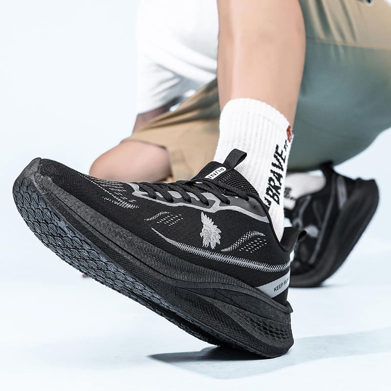 أحذية رياضية خفيفة الوزن للرجا - مراجعة Shock Absorbing Gym Trainers وسعره