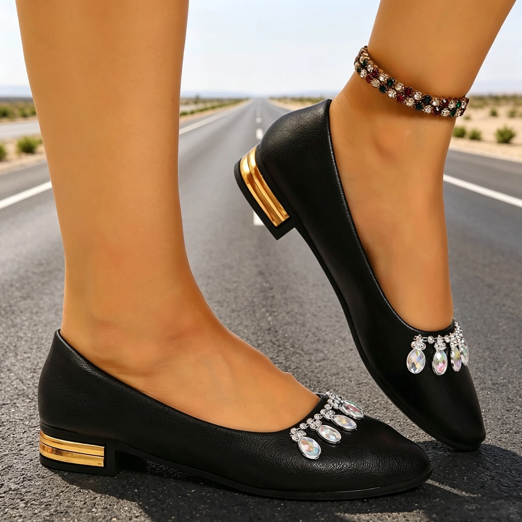 أحذية نسائية مسطحة ذات مقدمة م - مراجعة Sneakers وسعره