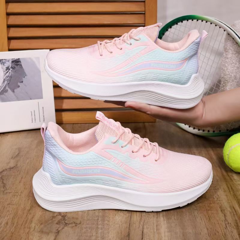 أحذية رياضية نسائية عصرية للمش - مراجعة Shock Absorbing Gym Trainers وسعره